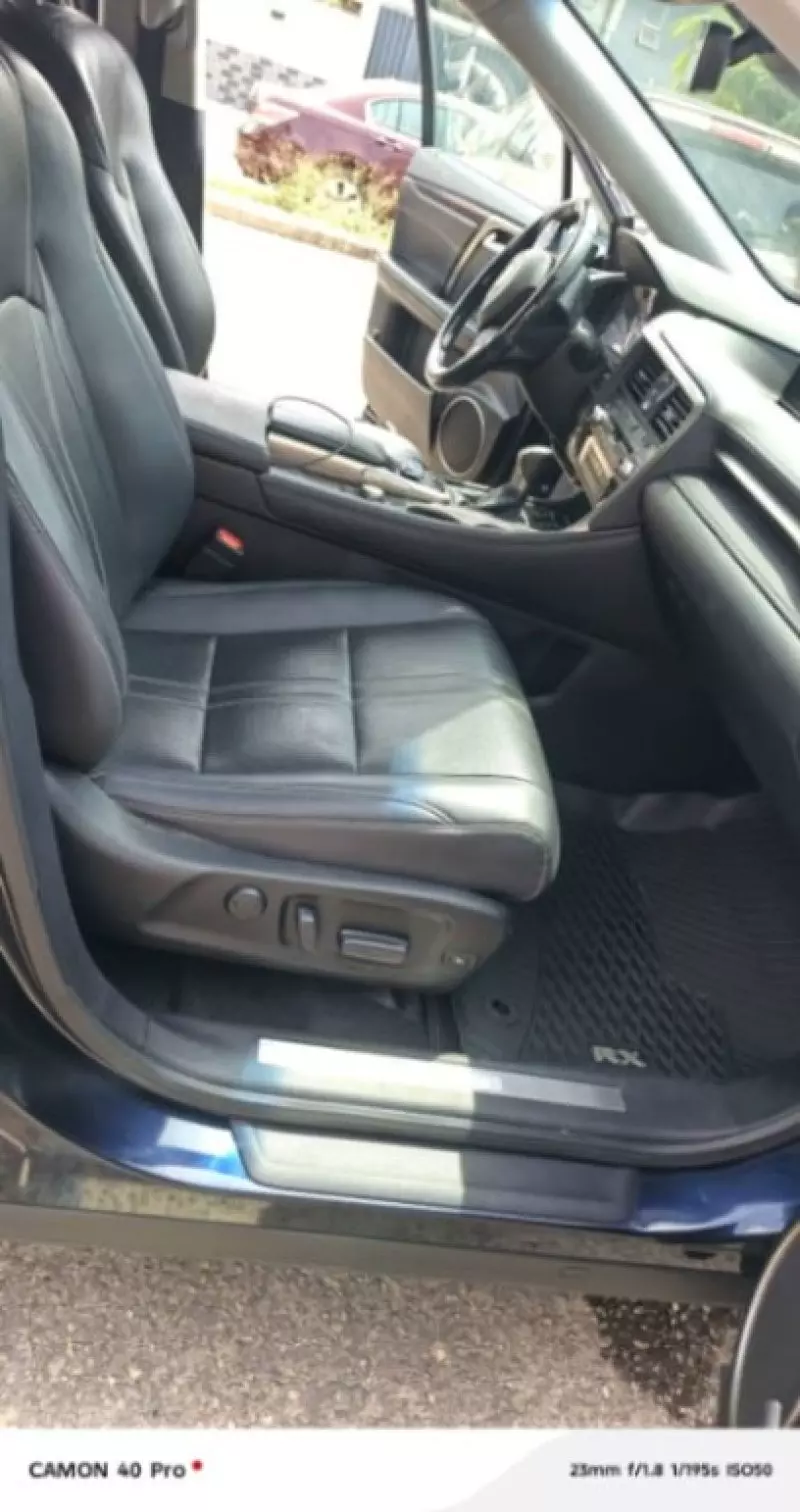 Lexus RX   - 2019
