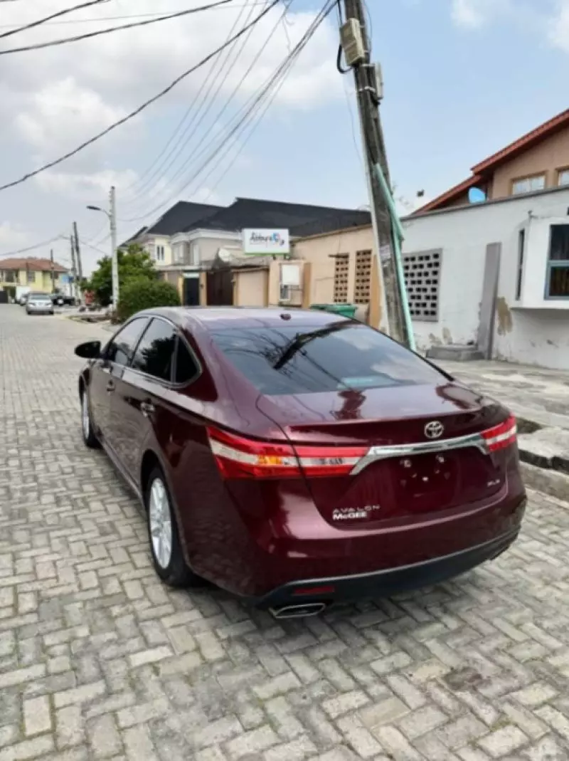 Toyota Avalon   - 2015