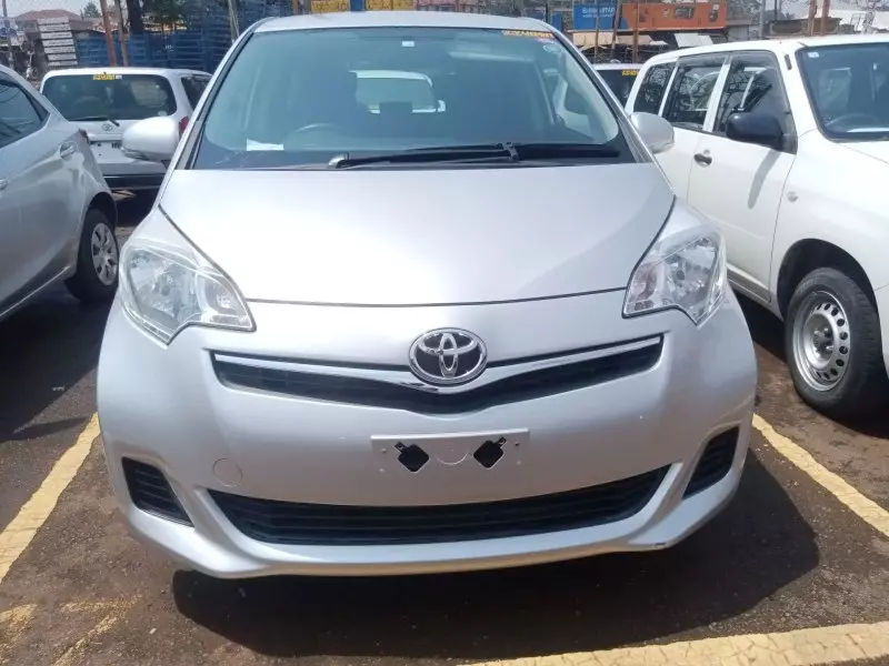 Toyota Ractis   - 2012