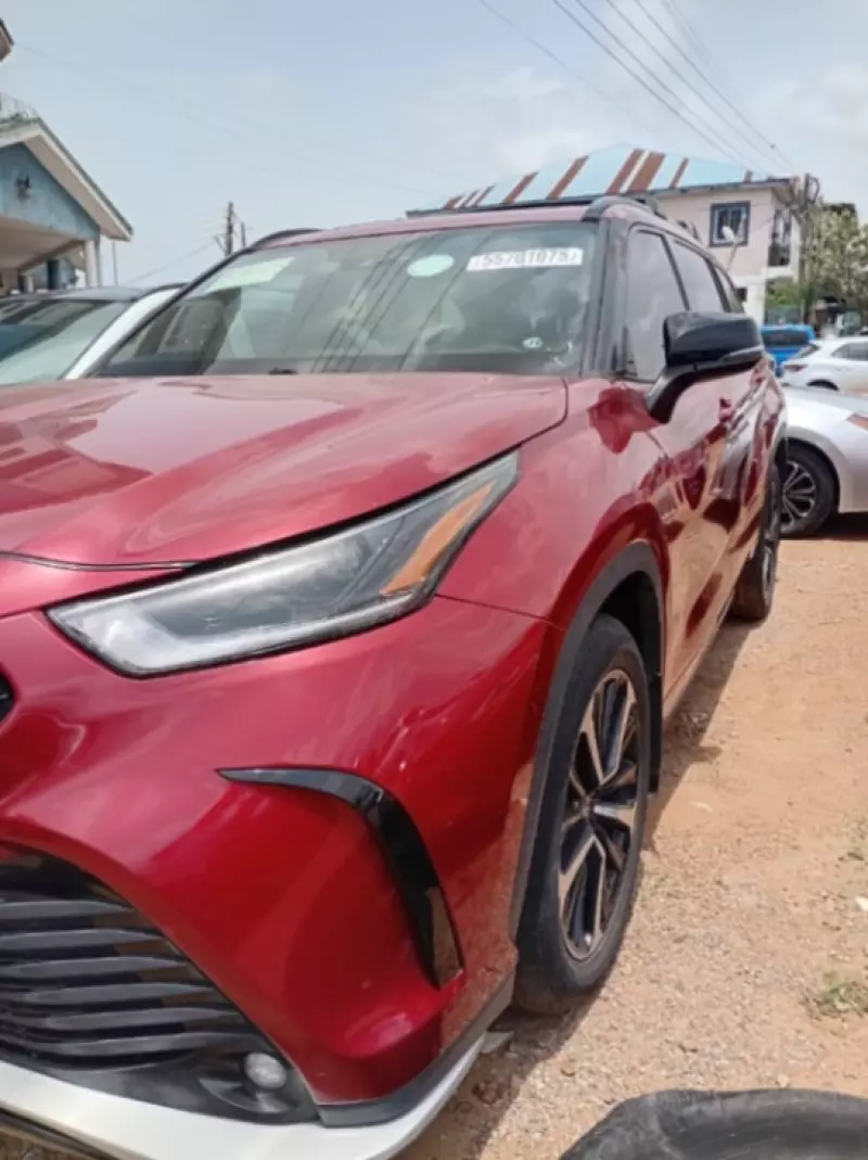 Toyota Highlander   - 2021