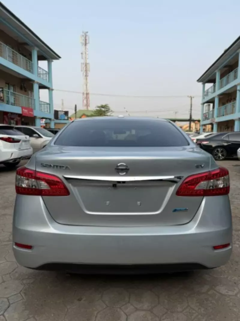 Nissan Sentra   - 2013