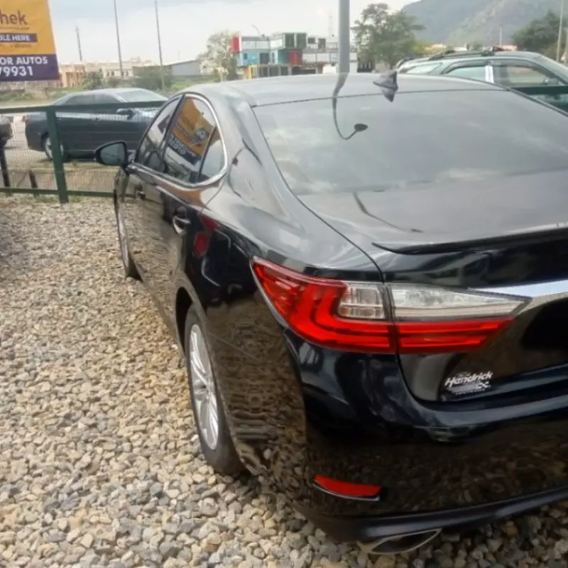 Lexus ES   - 2016
