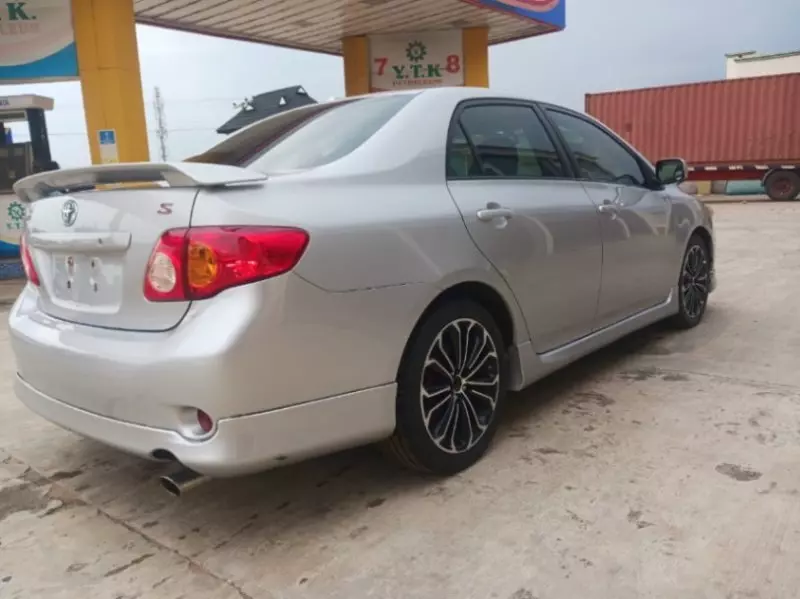 Toyota Corolla   - 2009