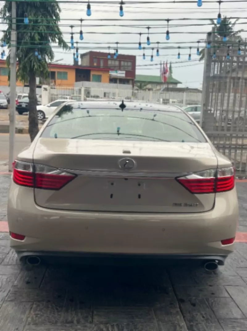 Lexus ES - 2013