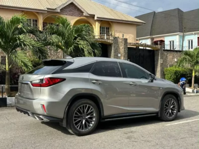 Lexus RX   - 2019