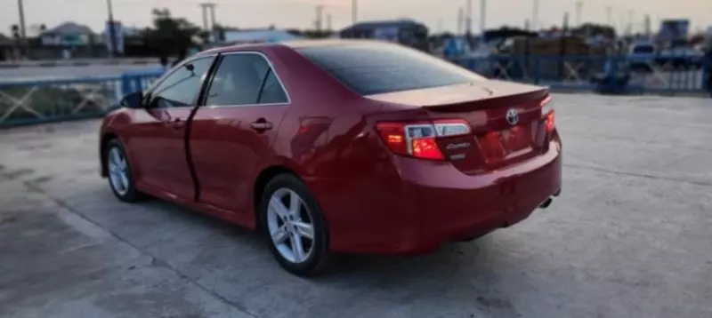Toyota Camry   - 2013