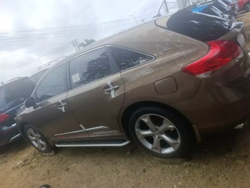 TOYOTA Venza   - 2010