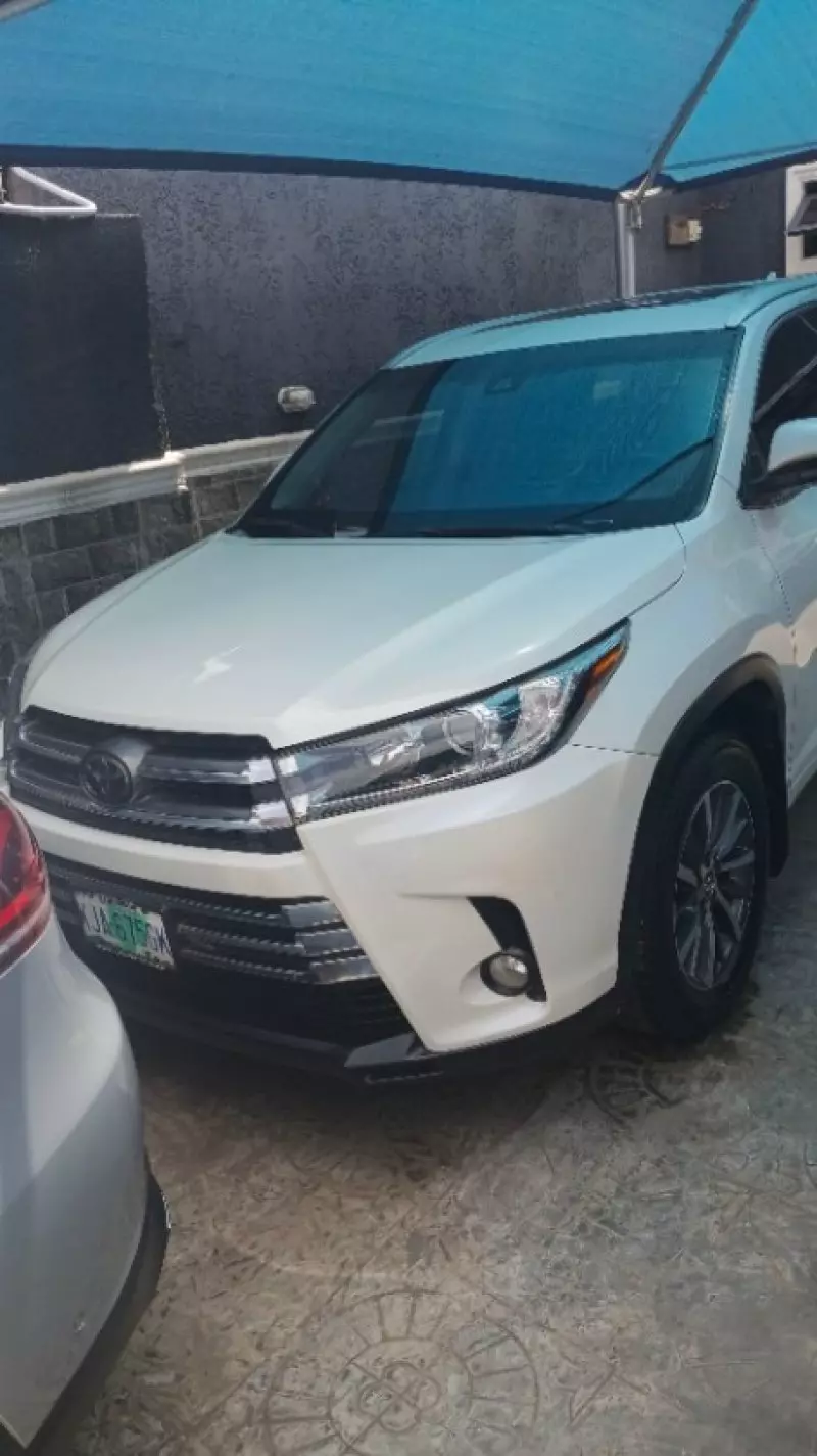 Toyota Highlander   - 2017