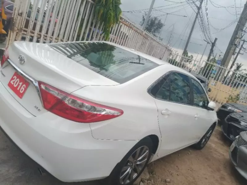 Toyota Camry   - 2016