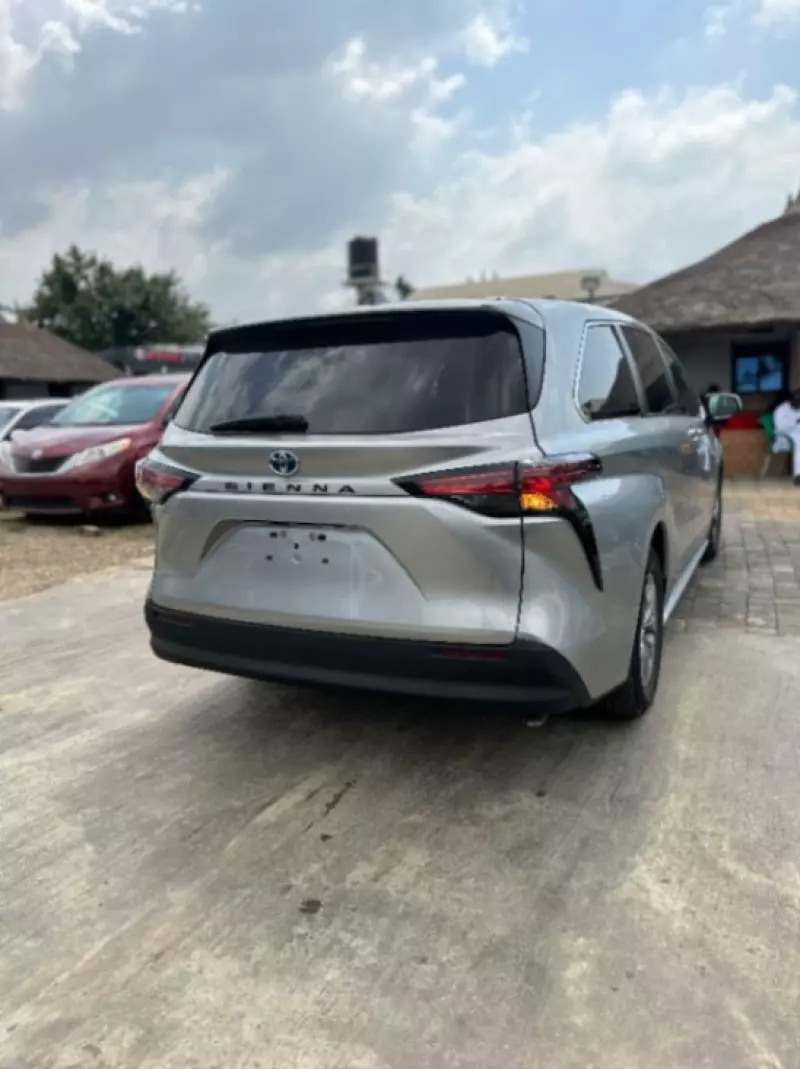 TOYOTA Sienna   - 2022