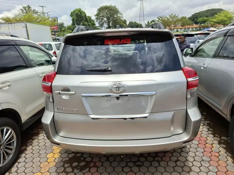 Toyota Vanguard    - 2012