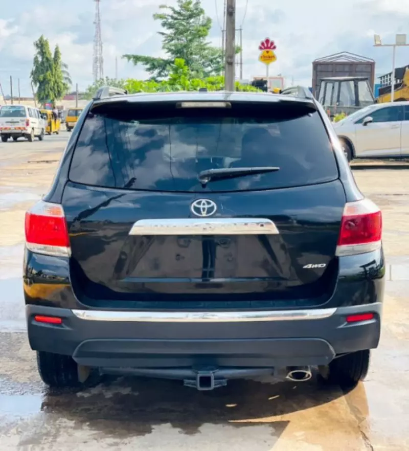 Toyota Highlander   - 2013
