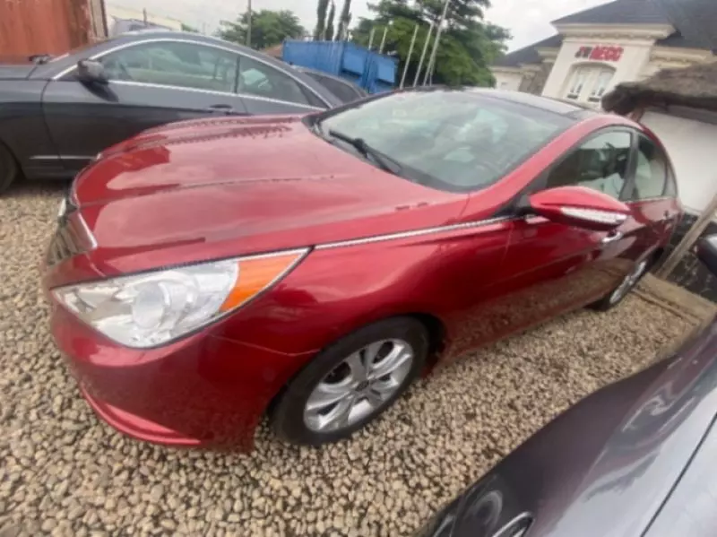 Hyundai Sonata   - 2013