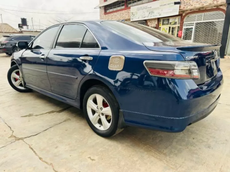 Toyota Camry   - 2010