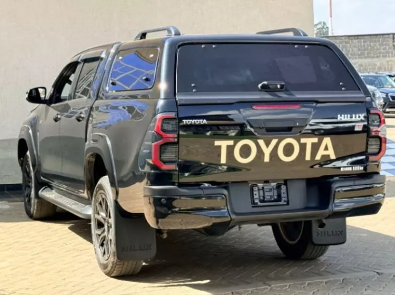 Toyota Hilux   - 2022