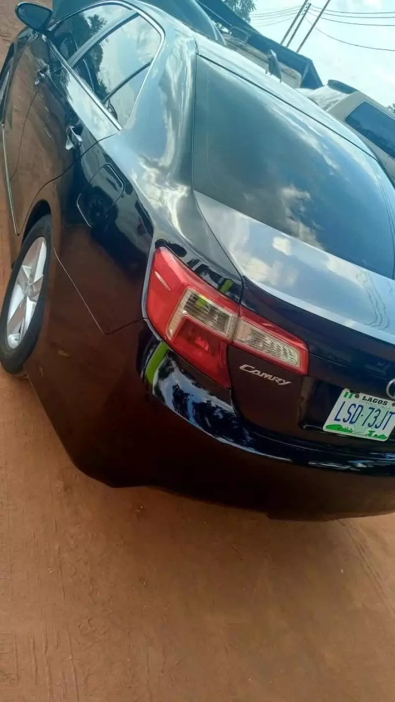 TOYOTA Camry - 2012