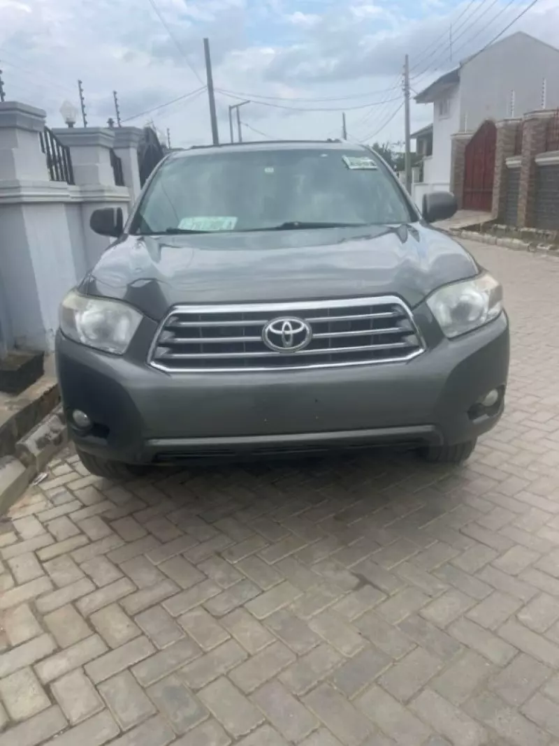Toyota Highlander   - 2010