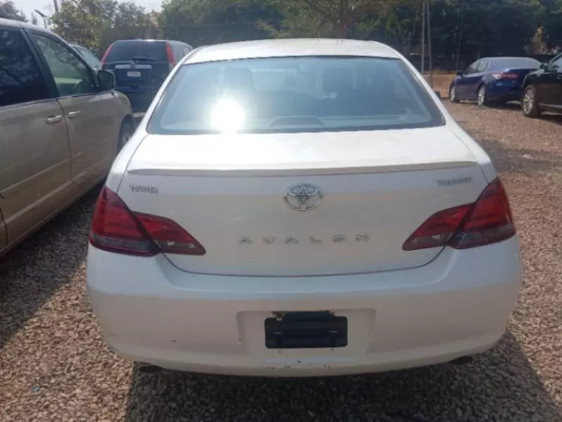 Toyota Avalon   - 2008