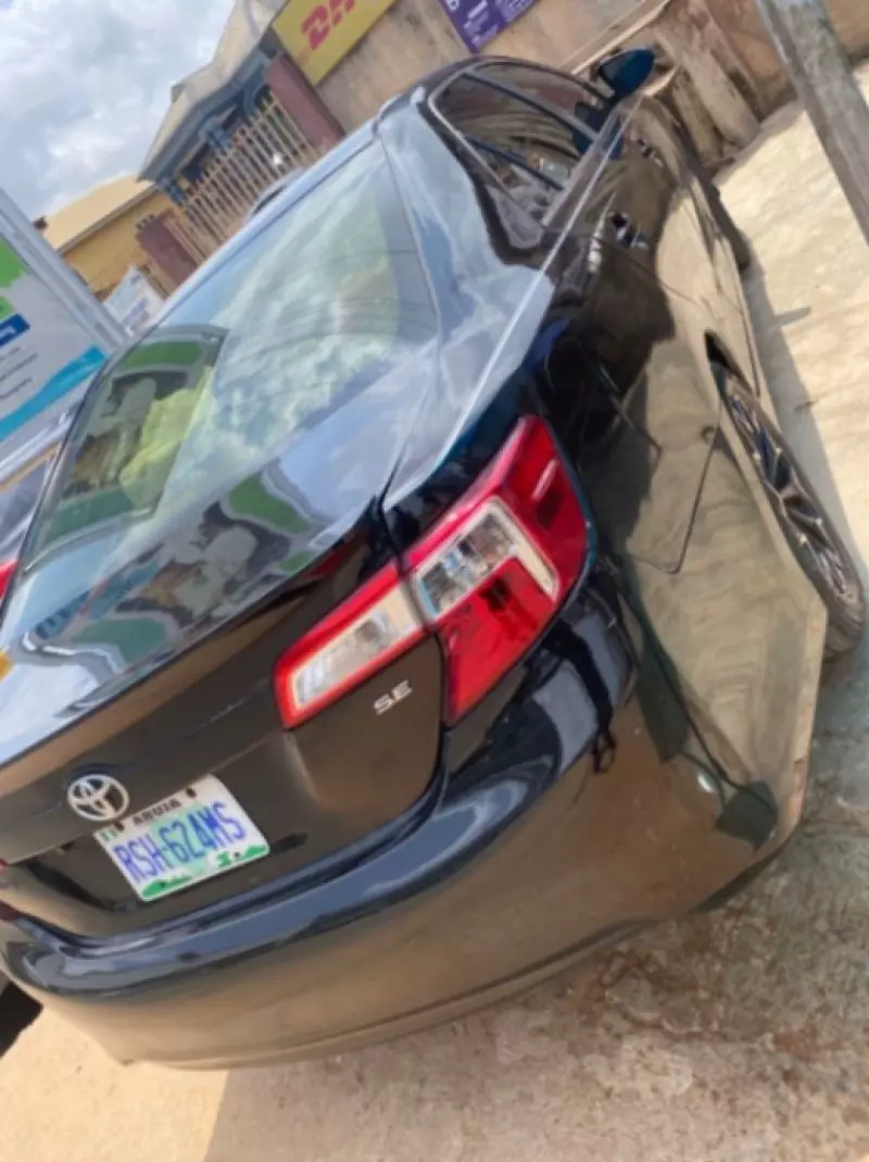 Toyota Camry   - 2012