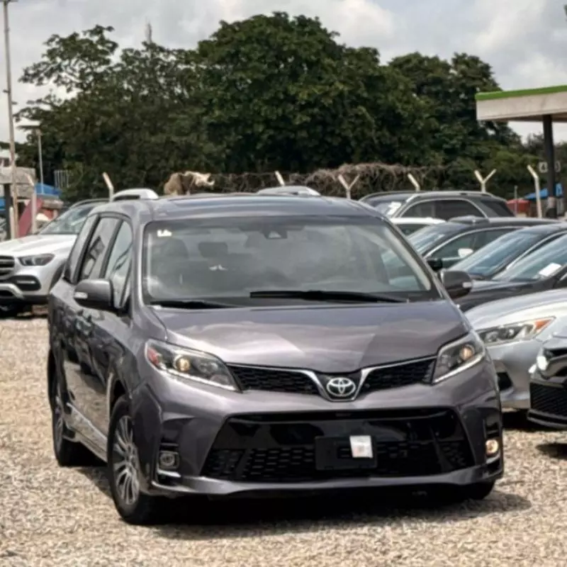 TOYOTA Sienna - 2019