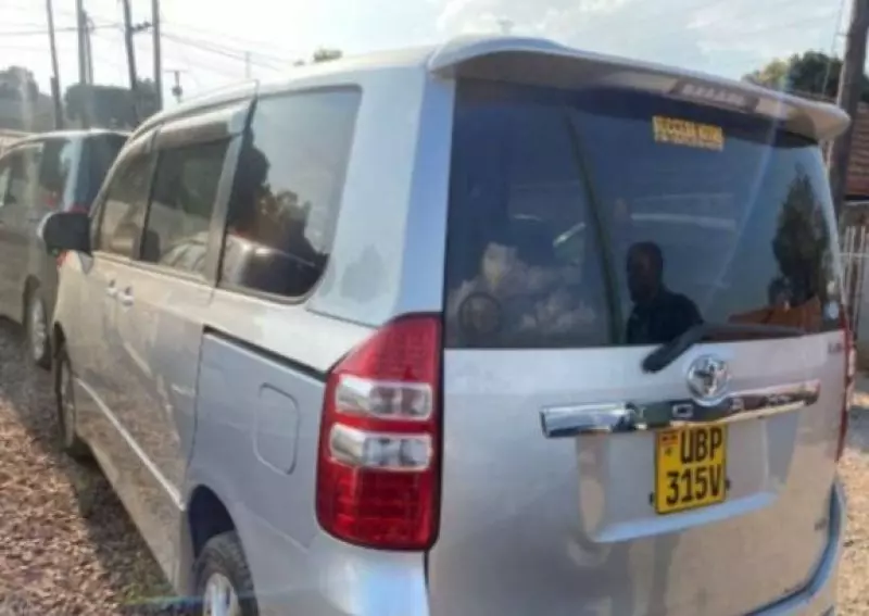 Toyota Noah   - 2010
