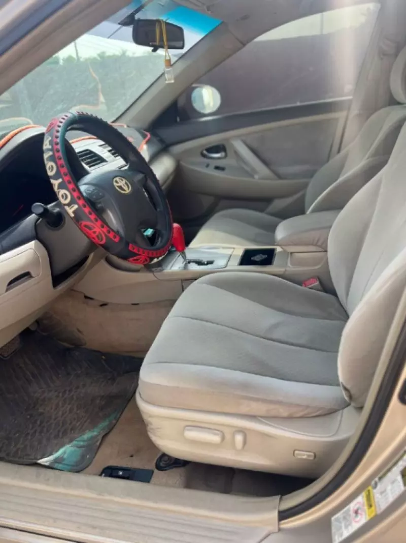 Toyota Camry   - 2009