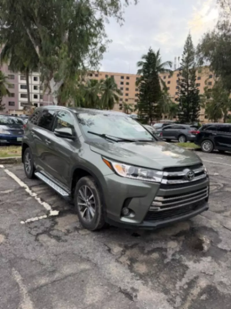 Toyota Highlander   - 2017
