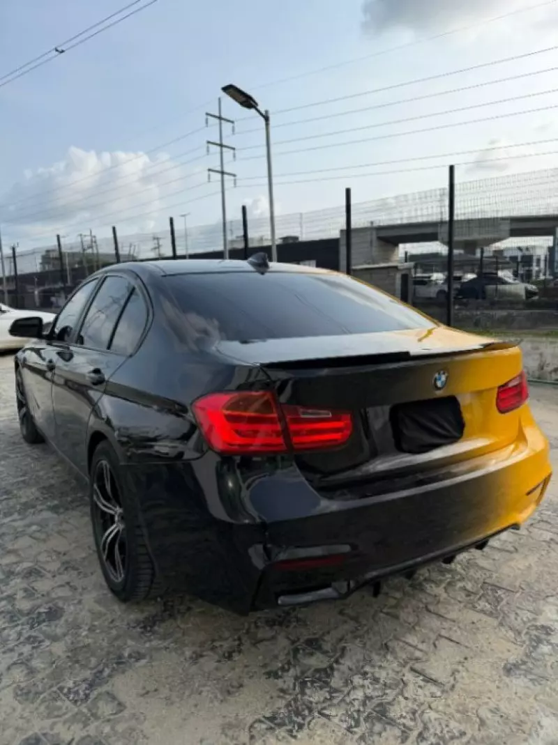 BMW 320i   - 2014