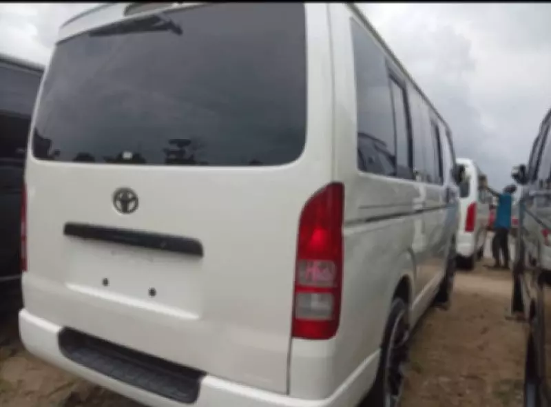 Toyota Hiace - 2011