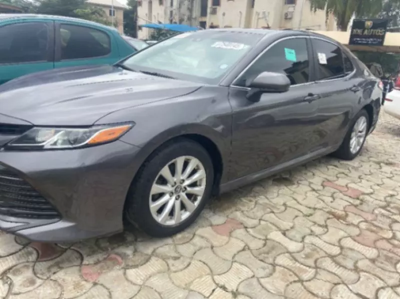 Toyota Camry - 2019