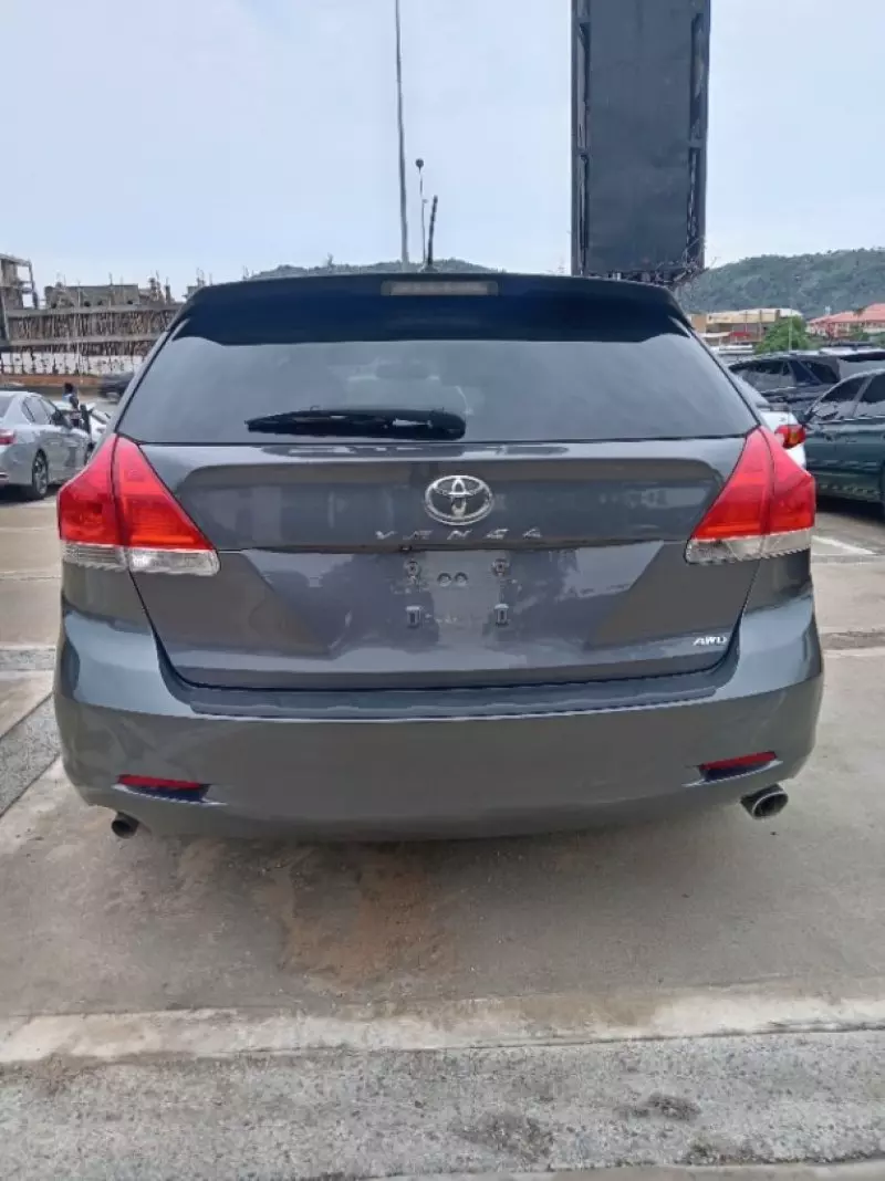 TOYOTA Venza   - 2010