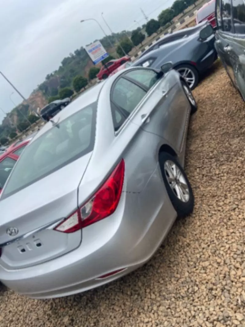 Hyundai Sonata   - 2013