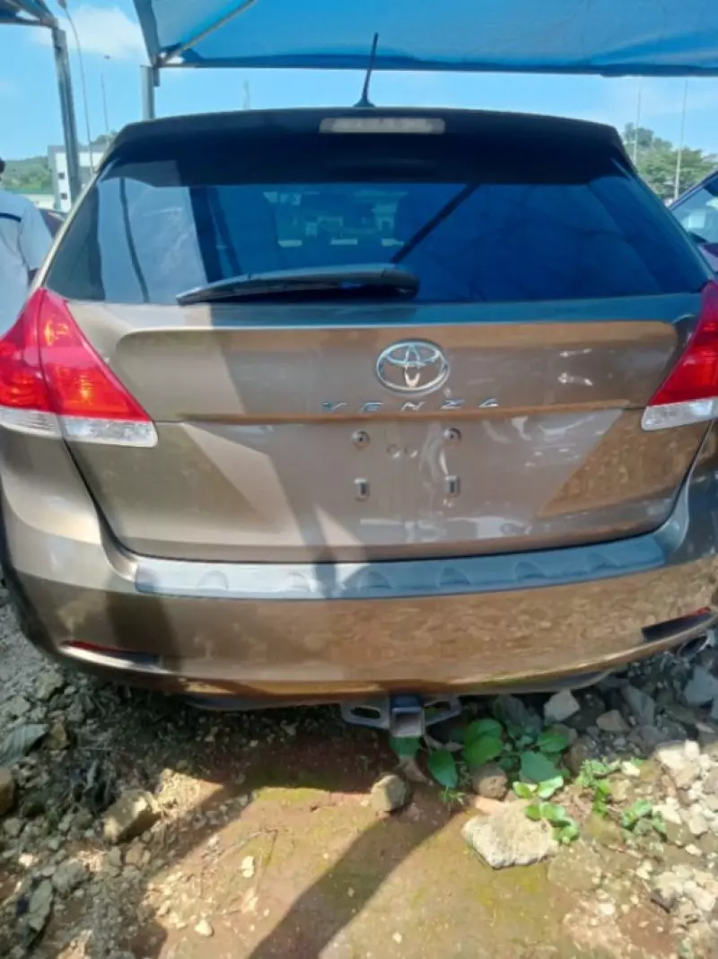 TOYOTA Venza   - 2010