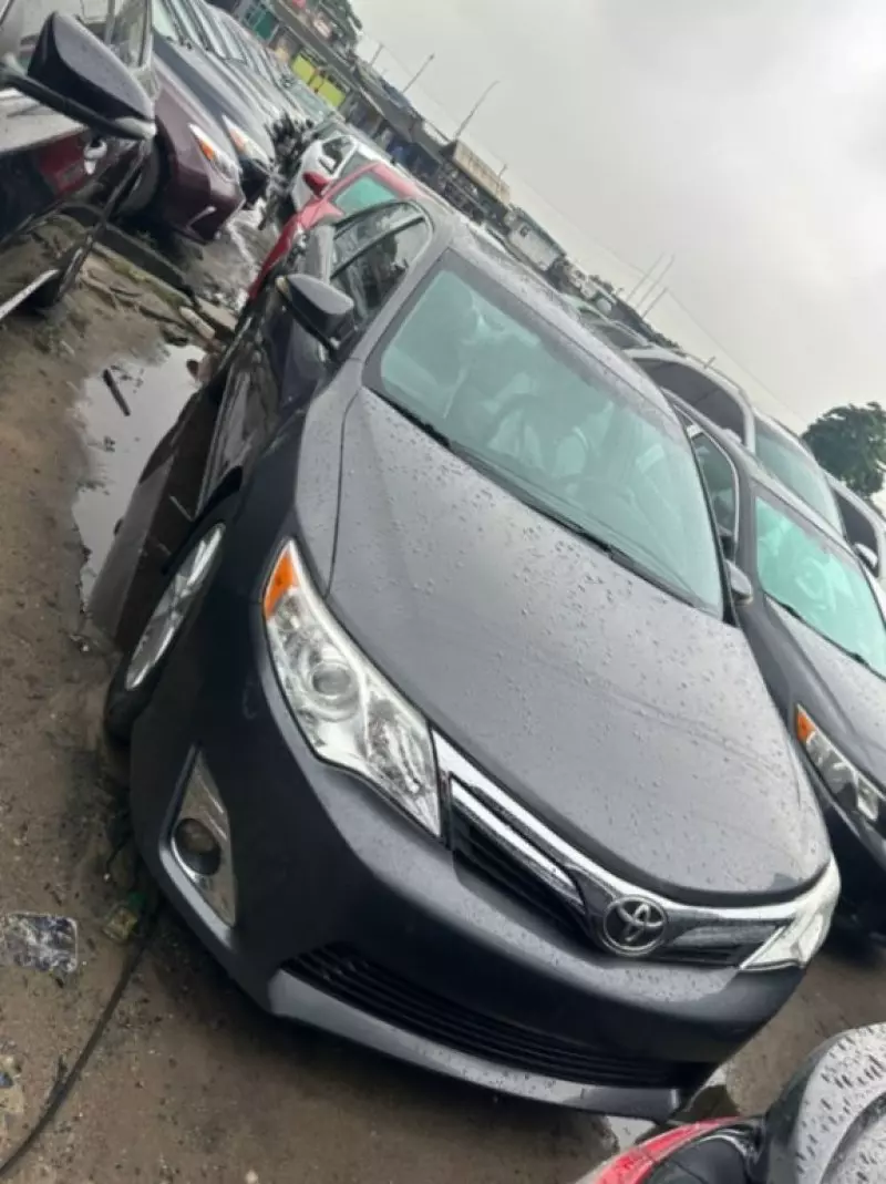 TOYOTA Camry - 2012