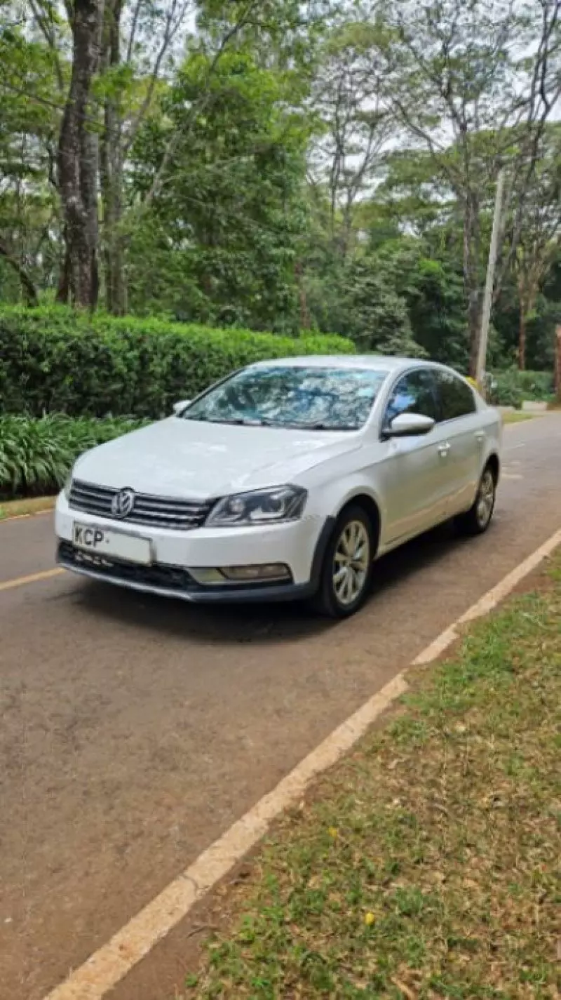 Volkswagen Passat   - 2011