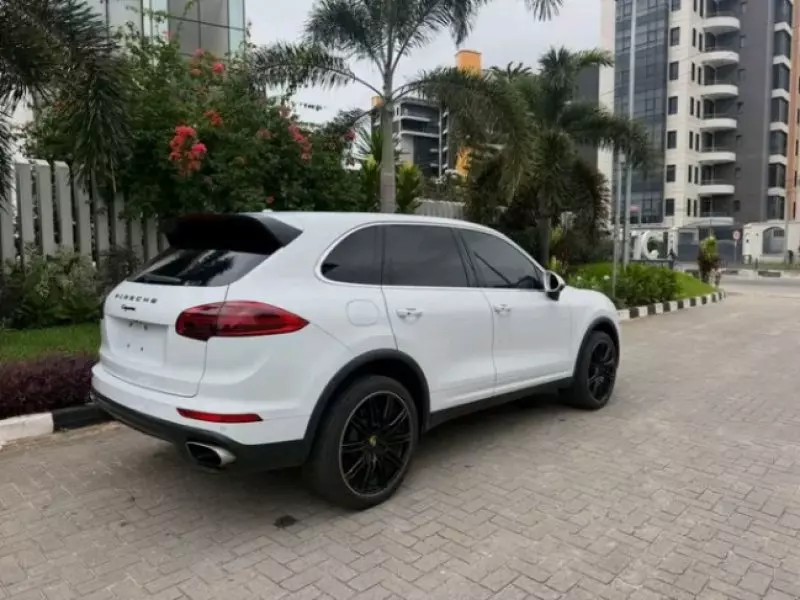 PORSCHE Cayenne   - 2016