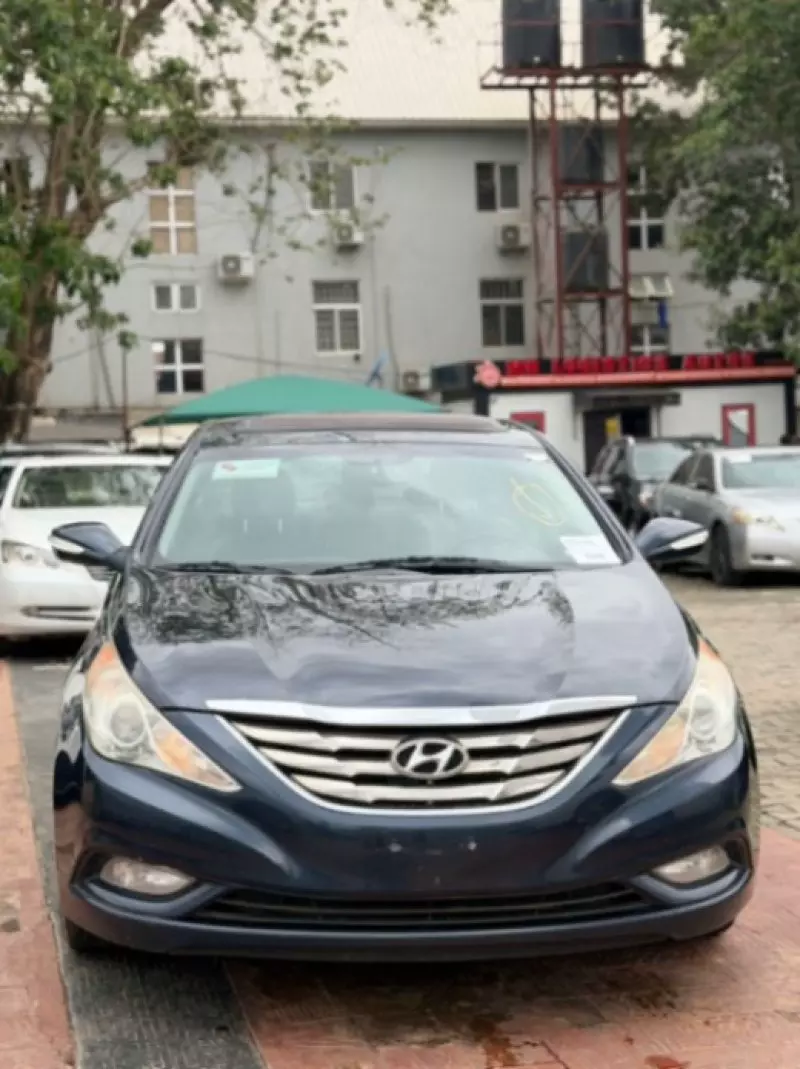 Hyundai Sonata   - 2011