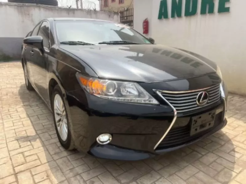 Lexus ES   - 2014