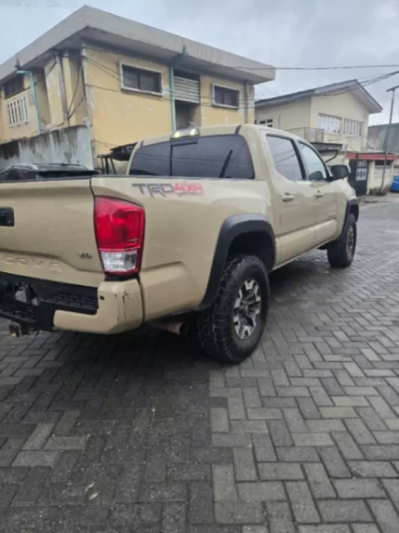 TOYOTA Tacoma   - 2018