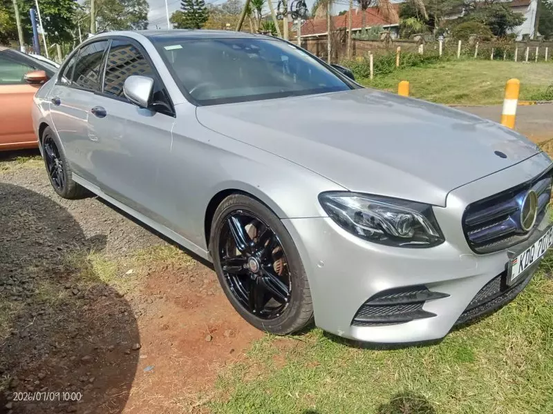 Mercedes-Benz E200   - 2017