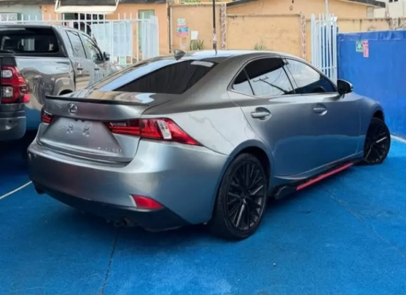 Lexus IS   - 2016