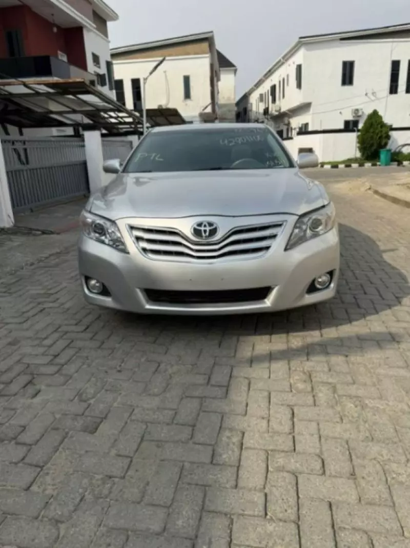 Toyota Camry   - 2011