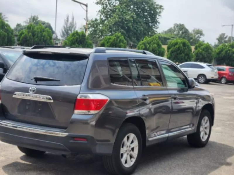 Toyota Highlander   - 2013