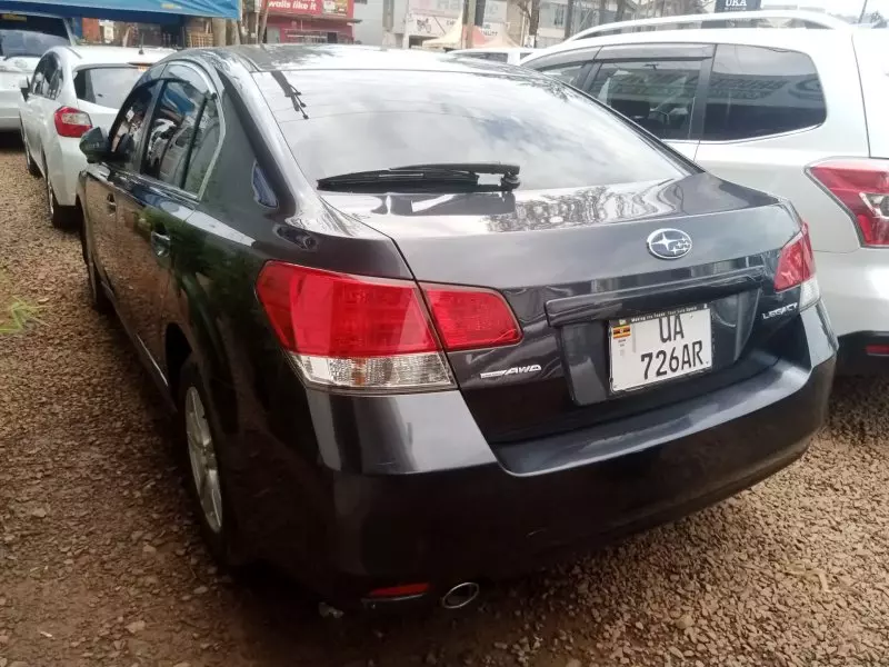 Subaru Legacy   - 2010