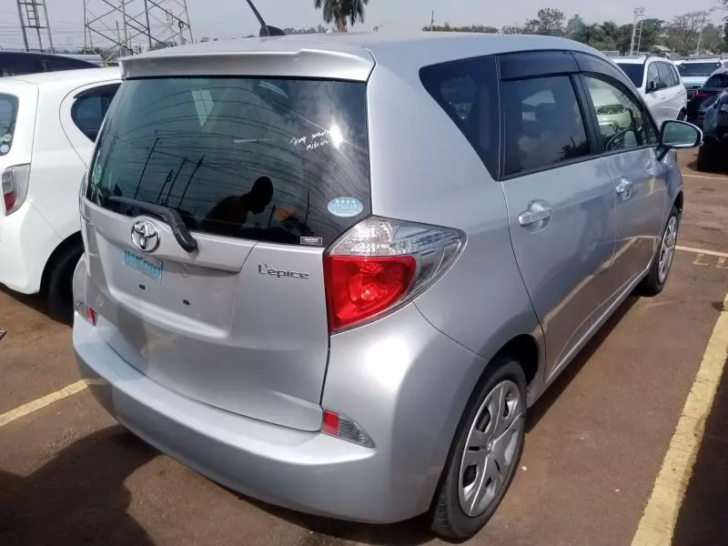 Toyota Ractis   - 2013