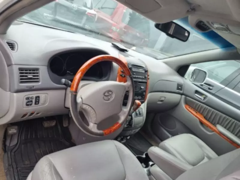 TOYOTA Sienna   - 2007