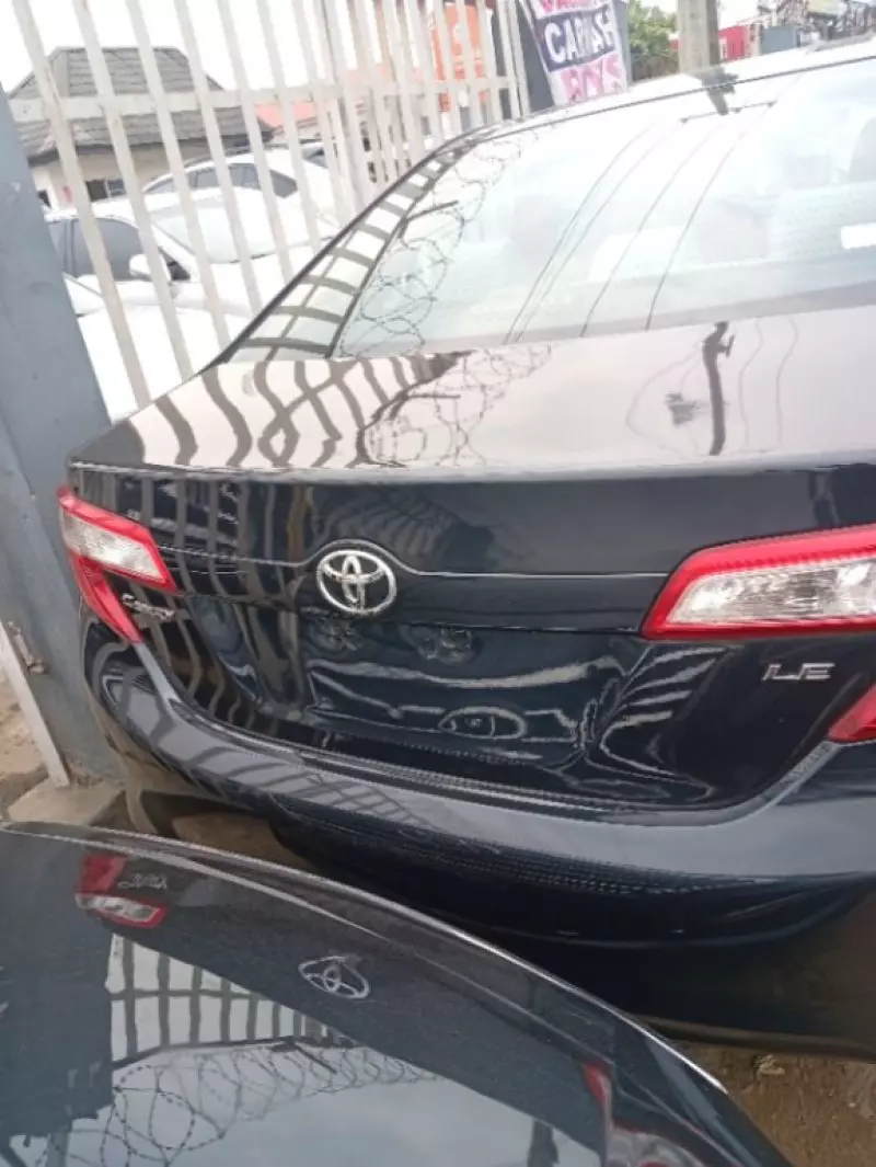 Toyota Camry   - 2012