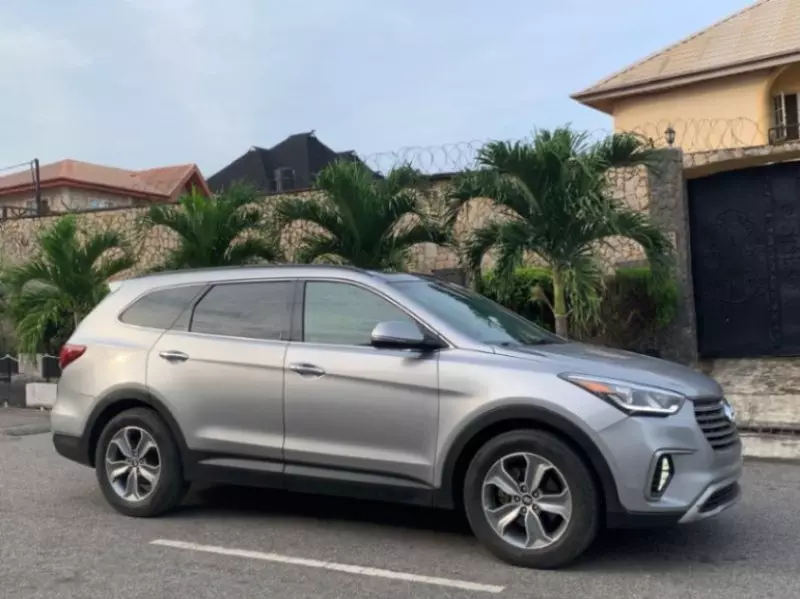 Hyundai Santa Fe   - 2017