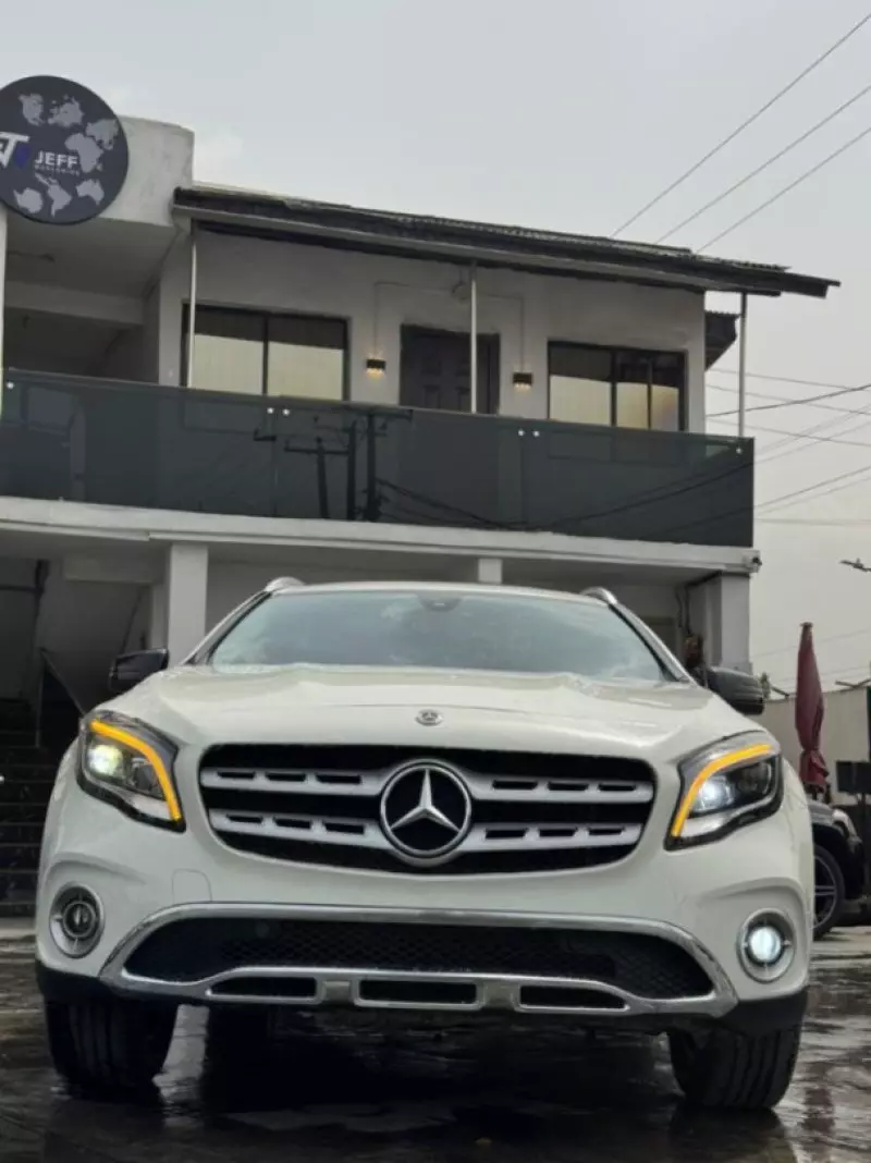 Mercedes-Benz GLA-Class   - 2015