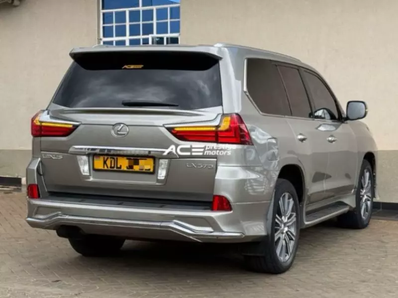 Lexus LX 570   - 2017